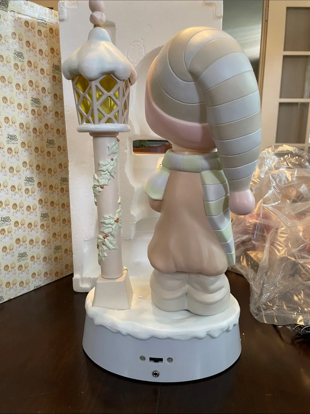 Precious Moments O Come All Ye Faithful Boy w Lightpost Animated Musical Display